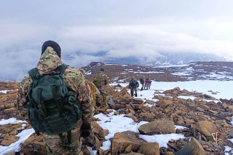 На Ямале СОБР «Варк» Росгвардии провёл полевой выход в горах Полярного Урала