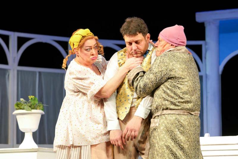 Топ 3 комедии, ради которых стоит сходить в театр