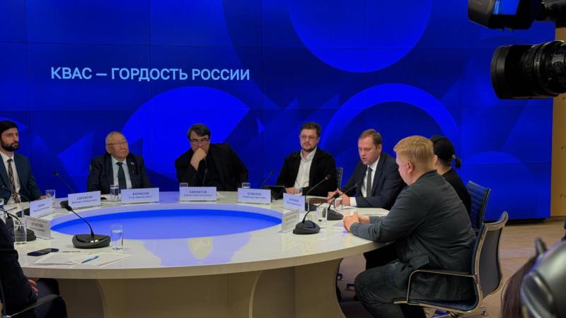 Квас — гордость страны: в Москве прошел круглый стол о традиционном русском напитке