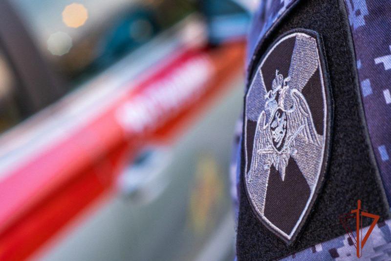 Росгвардейцы из Усть-Илимска задержали похитителей сотового телефона