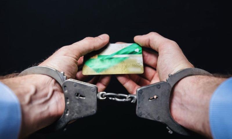 В Ижевске к условному лишению свободы осуждена женщина за хищение денежных средств с банковского счета