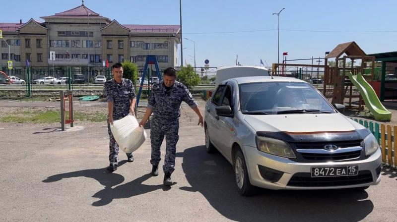 Росгвардейцы оказали благотворительную помощь для социального центра в Туве