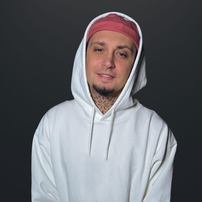 «Она сияет ярче звёзд»: Йович представил новую песню