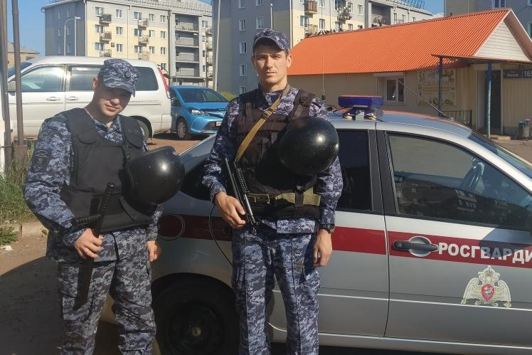 Росгвардейцы из Братска задержали мужчину, устроившего дебош в магазине