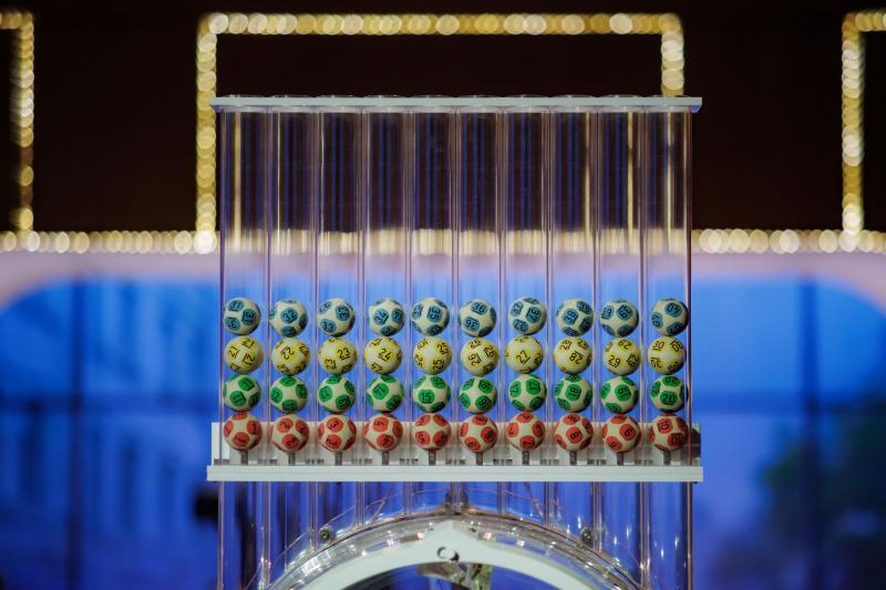 На что мечтают потратить 100 миллионов рублей россияне? Опрос «Национальной Лотереи»