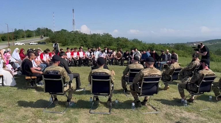 В ГРОЗНОМ РОСГВАРДЕЙЦЫ ПРИНЯЛИ УЧАСТИЕ В МЕРОПРИЯТИИ, ПРИУРОЧЕННОМ КО ДНЮ РОССИИ