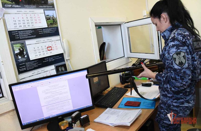 Росгвардейцы проверили условия хранения оружия у 84 орловцев