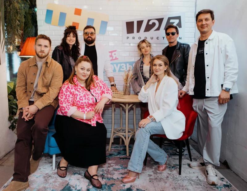 В Москве состоялась закрытая премьера сериала «Остаться друзьями» с Анастасией Калашниковой, Борисом Дергачёвым, Алиной Алексеевой, Михаилом Кремером, Никитой Никитиным и Софьей Зайкой в главных ролях