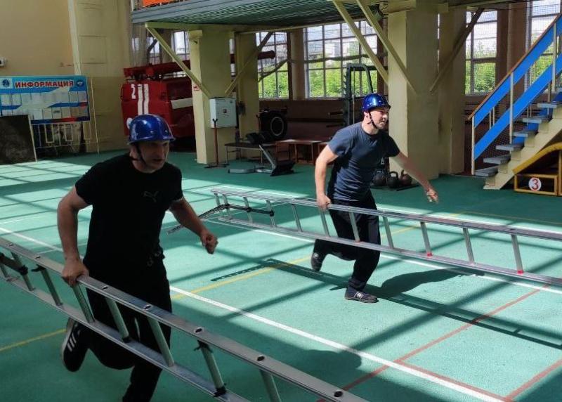 Кировский военнослужащий стал призером окружных соревнований Росгвардии по пожарно-спасательному спорту