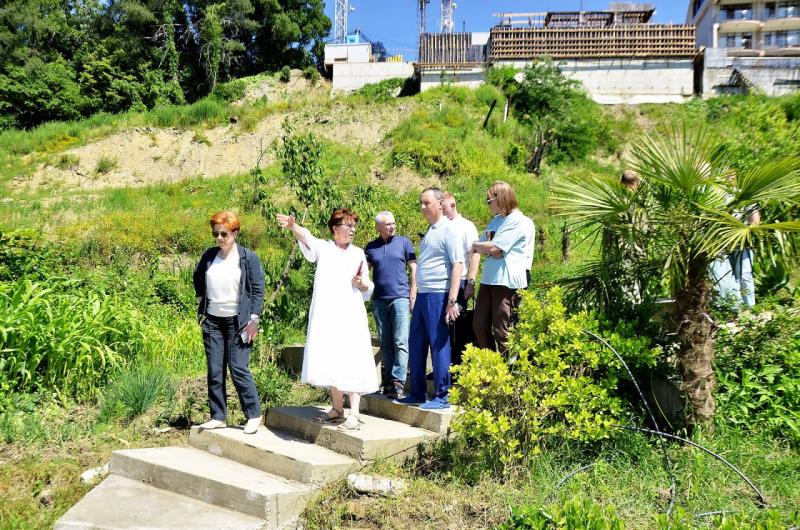 Депутат ЗСК Виктор Тепляков провёл выездное совещание по ликвидации оползня в Эколого-биологическом центре