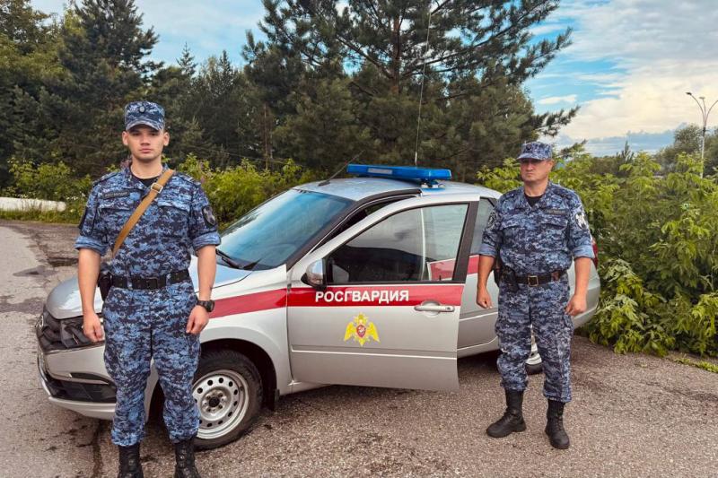 Кузбасские росгвардейцы вернули домой подростка, который хотел уехать в другой город без предупреждения