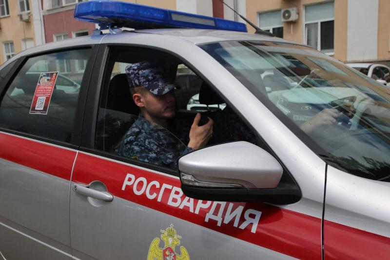 В Рузаевке росгвардейцы задержали буйного незваного гостя
