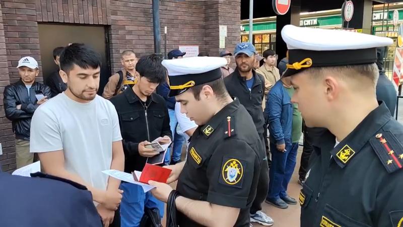 Военными следователями Балтийского флота выявлены 21 экс-мигранта не состоящих на воинском учете.