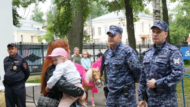 Сотрудники Росгвардии обеспечили безопасность праздничных мероприятий