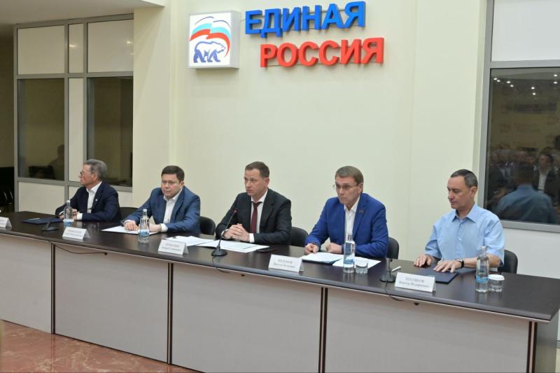 Депутат ЗСК Виктор Тепляков принял участие в заседании политсовета «Единой России»