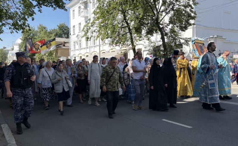 Росгвардейцы обеспечили правопорядок во время Крестного хода в Ярославле