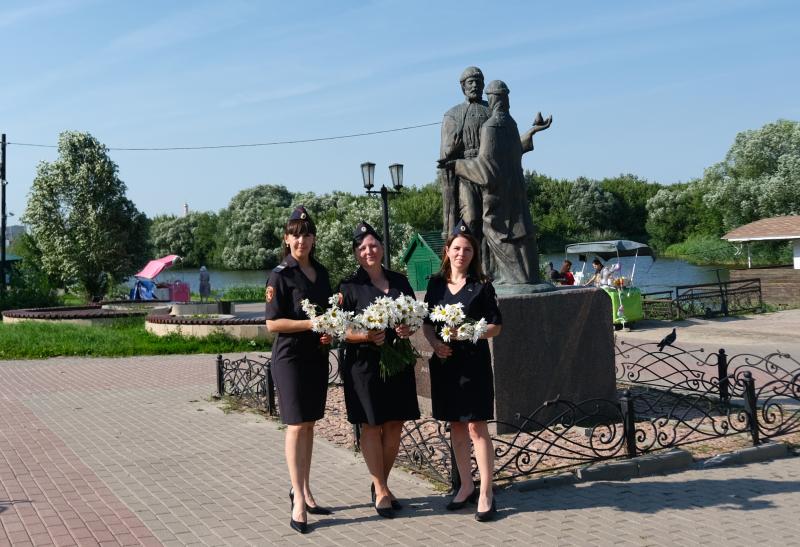 Росгвардейцы присоединились к акции в День семьи, любви и верности в Тамбове