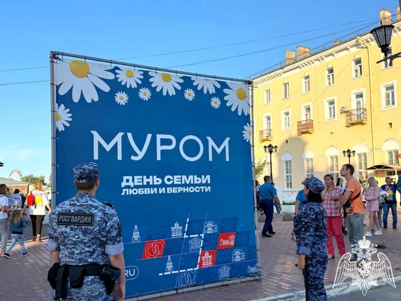 Росгвардейцы обеспечили охрану общественного порядка во время праздничных мероприятий в честь святых Петра и Февронии во Владимирской области