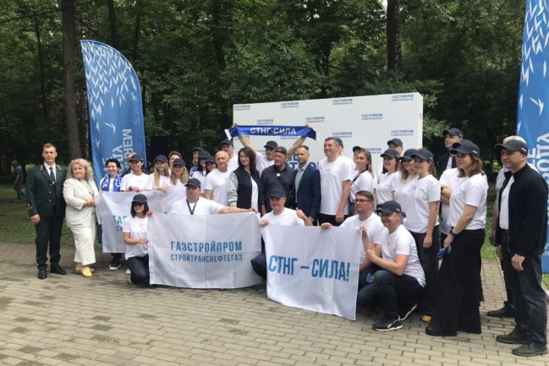 Сотрудники «Стройтранснефтегаза» заложили новую аллею в Новосибирске