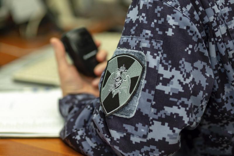 Росгвардейцы задержали предполагаемую похитительницу телефона из чужого автомобиля