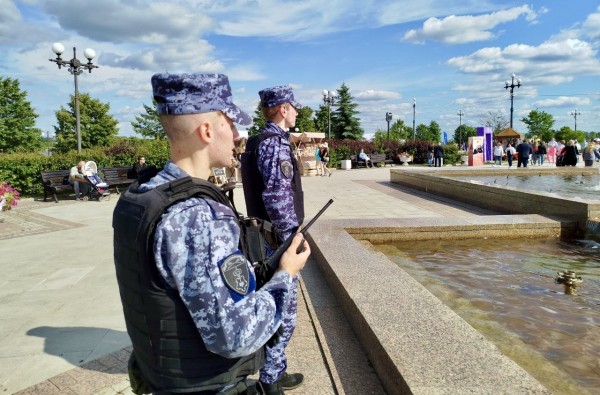 Росгвардейцы обеспечили безопасность во время проведения праздничных мероприятий в Ярославской области