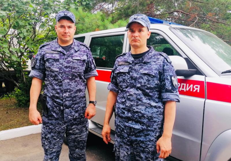 Сотрудники вневедомственной охраны проявили оперативность при дорожно-транспортном происшествии в Биробиджане