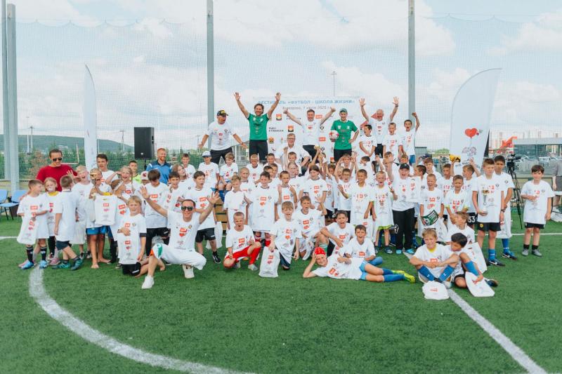 На футбольном поле Ледового Дворца «Кузбасс» состоялся Всероссийский детский инклюзивный фестиваль «Футбол – школа жизни»