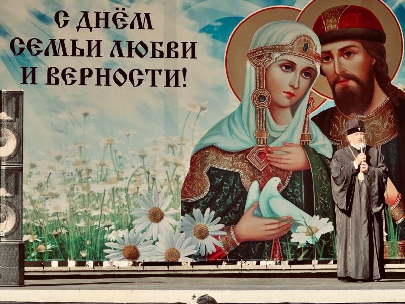 «Семейные ценности — в приоритете»: судебные приставы Кузбасса присоединились к празднованию Дня семьи, любви и верности