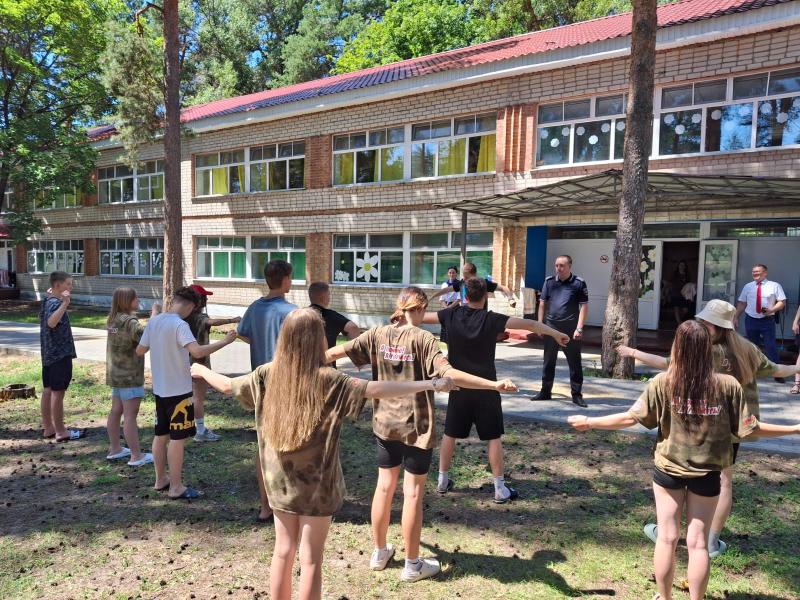 Сотрудники Юго-Восточного линейного управления МВД России на транспорте присоединилась к акции «Зарядка со стражем порядка»