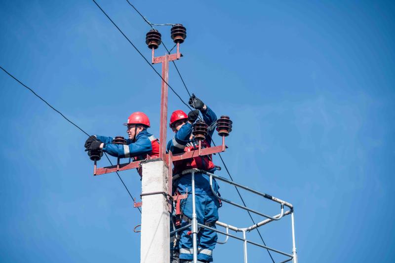 Новосибирские энергетики обновили около 700 опор ЛЭП за полгода