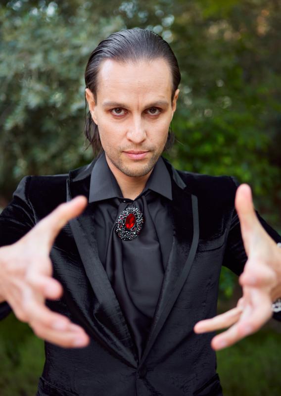 «Благодарен за доверие»: «темные» инициировали Илью Ларионова в свои ряды в новом выпуске «Мастера игры» на ТНТ