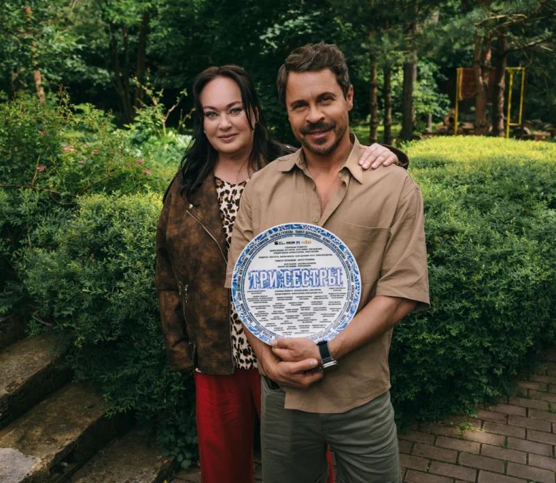 Телеканал ТНТ и онлайн-кинотеатр KION объявляют дату премьеры комедийного сериала «Три сестры» с Ларисой Гузеевой и Павлом Деревянко