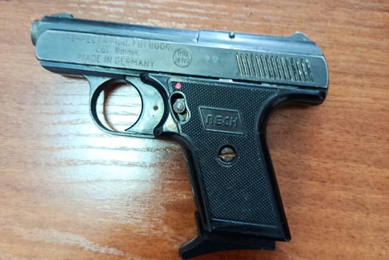 Жительница Кузбасса добровольно передала в Росгвардию незарегистрированное газовое оружие