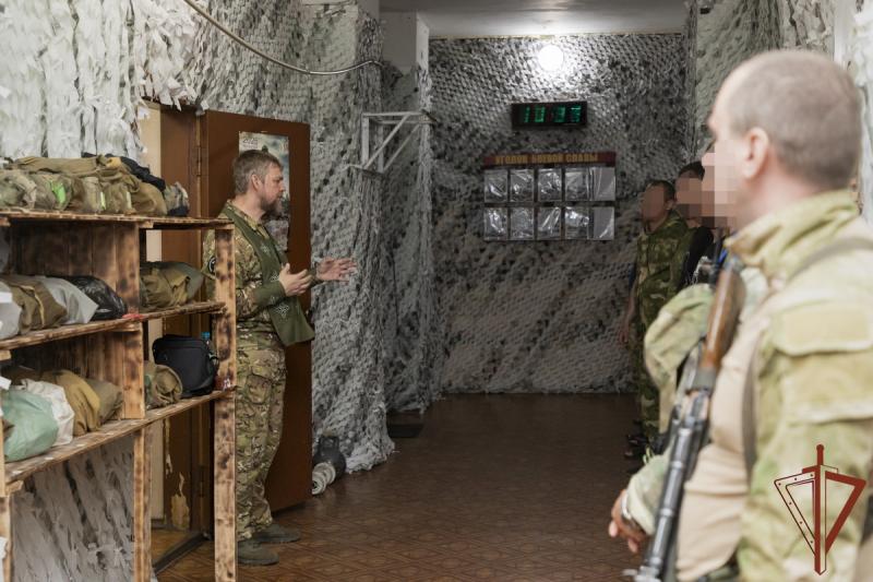 В Луганской Народной Республике священник Русской Православной Церкви встретился с росгвардейцами