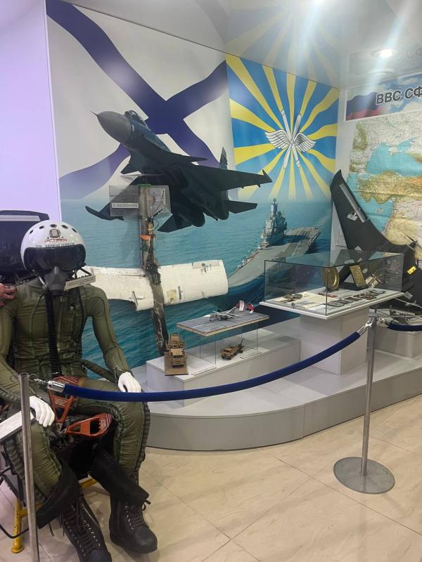 Военные следователи Североморска посетили с учащимися Музей авиации Северного флота