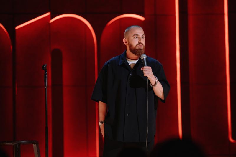 «Я о слове “тарелочница” только в Москве узнал»: Камиль Зулфугаров расскажет о новых правилах свиданий в новом сезоне шоу Stand Up на ТНТ