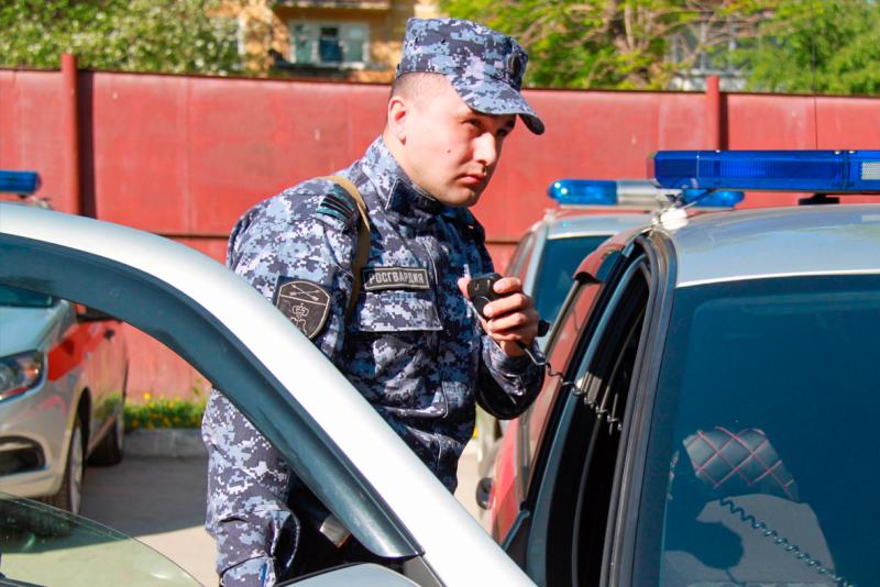 Росгвардейцы задержали разыскиваемую горожанку, которая может быть причастна к хищению велосипеда из подъезда