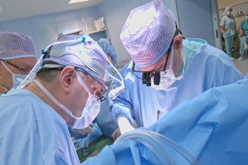 Новосибирские кардиохирурги прооперировали подростка с редким диагнозом