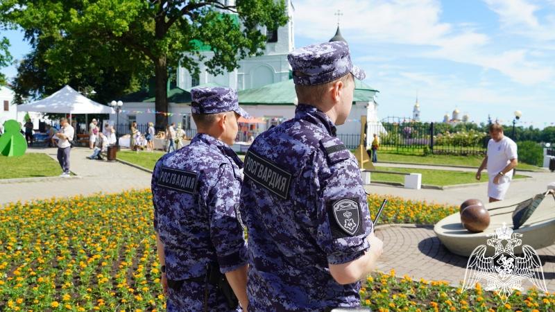 Росгвардейцы обеспечили охрану правопорядка во время проведения праздничных мероприятий во Владимирской области