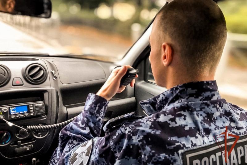 В СТОЛИЦЕ ПРИАНГАРЬЯ СОТРУДНИКАМИ ВНЕВЕДОМСТВЕННОЙ ОХРАНЫ РОСГВАРДИИ «ПО ГОРЯЧИМ СЛЕДАМ» ЗАДЕРЖАНА МЕСТНАЯ ЖИТЕЛЬНИЦА ЗА КРАЖУ ПРОДУКТОВ ИЗ МАГАЗИНА