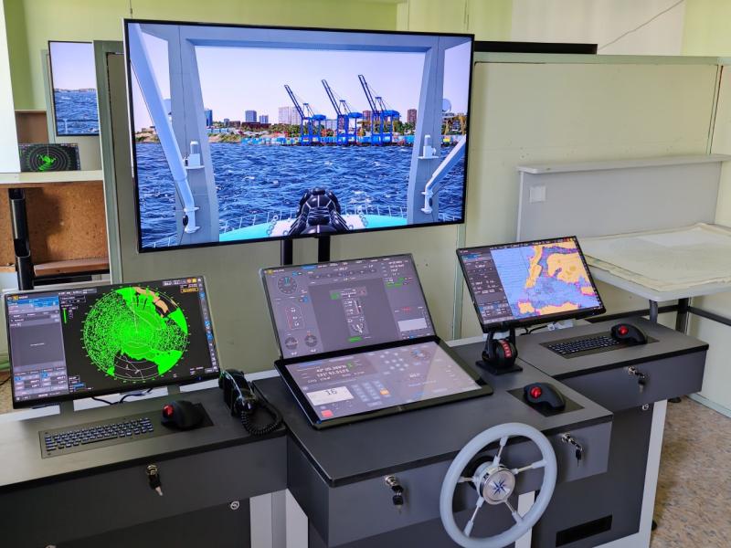 Дальрыбвтуз получил от ЭМЦТ инновационный тренажёр для судоводителей