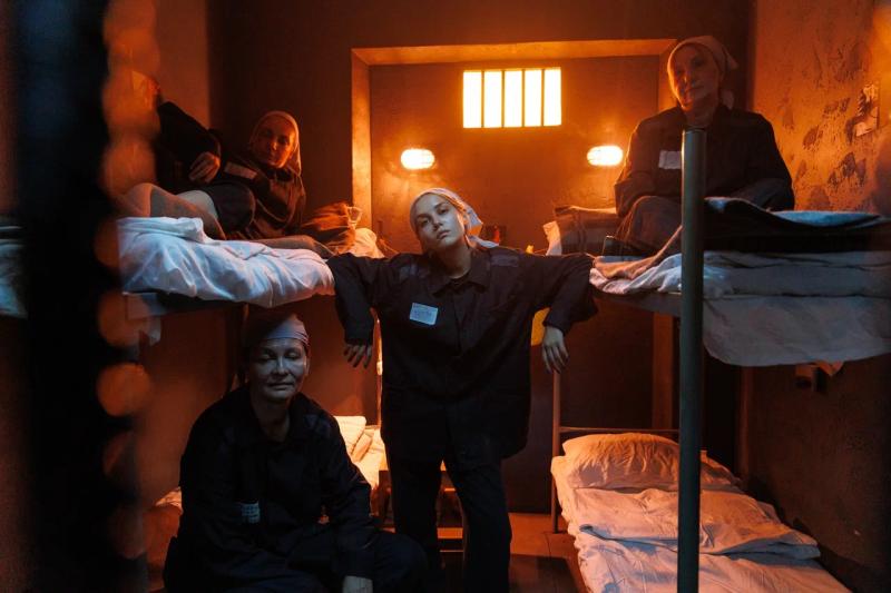 Okko, телеканал ТНТ и компания Norm Production приступили к съёмкам нового сериала «Хай, систерс»