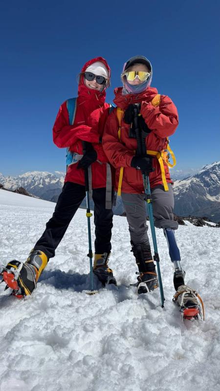 Невозможное возможно: две подопечные фонда «Жизнь в Движении» с ограниченными возможностями покорят вершину Эльбруса