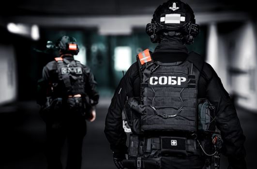 Сотрудники СОБР столичного главка Росгвардии оттачивают мастерство владения оружием на стрельбах