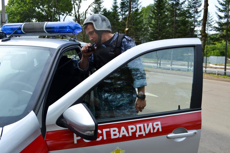 Опасная поездка пресечена: росгвардейцы задержали водителя без прав и в алкогольном опьянении в Биробиджане