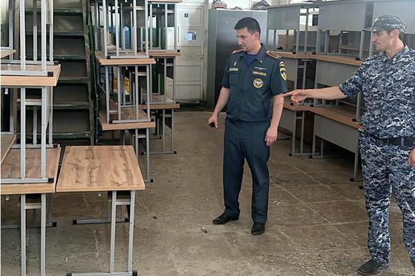 Начальник отдела ГУ МЧС России по Республике Дагестан ознакомился с производственными мощностями исправительной колонии № 2