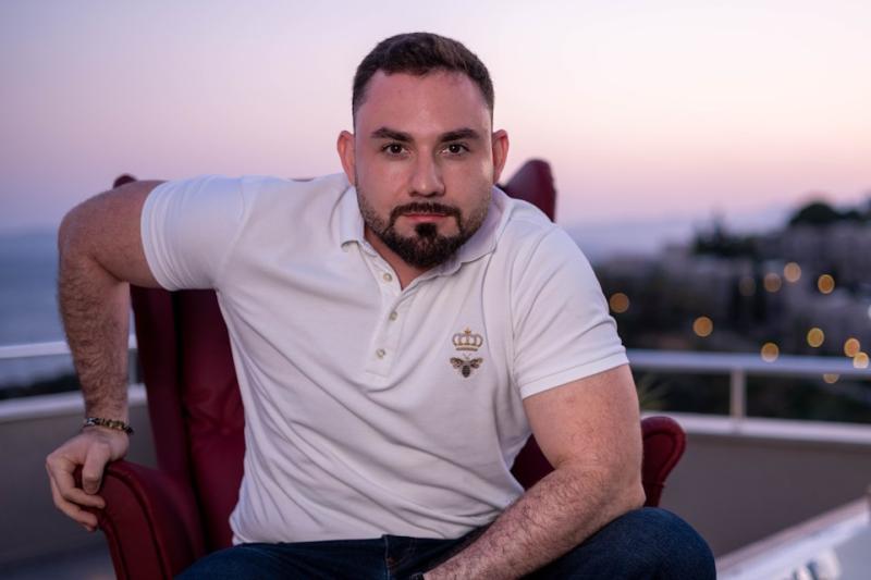 Отельер, владелец Yasmin Bodrum Артур Бирсин: почему в отелях одеяла заправляют по-особенному