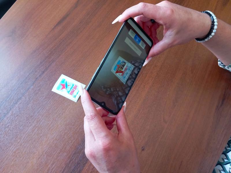 «Живые» марки: как Почта России развивает филателию в Омской области