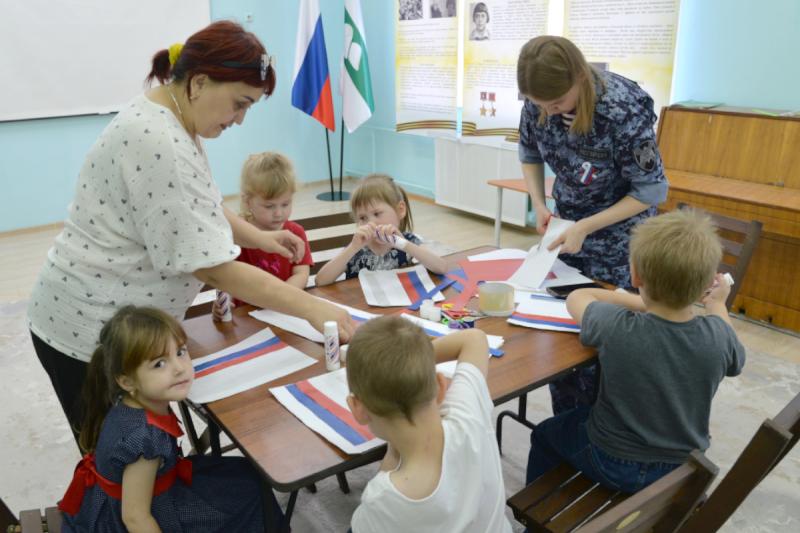 Патриотические мероприятия для подрастающего поколения провели росгвардейцы в Зауралье