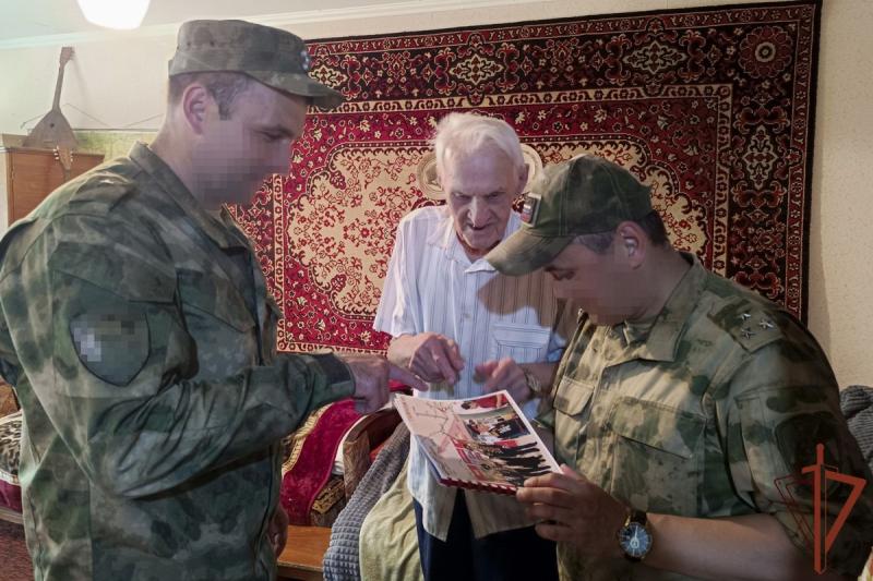 В ЛНР росгвардейцы навестили участников Великой Отечественной войны